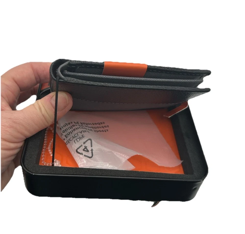 Timberland RFID Wallet Black Passcase Pro Leather With ID Slot in Tin Gift Box - Image 4 of 4