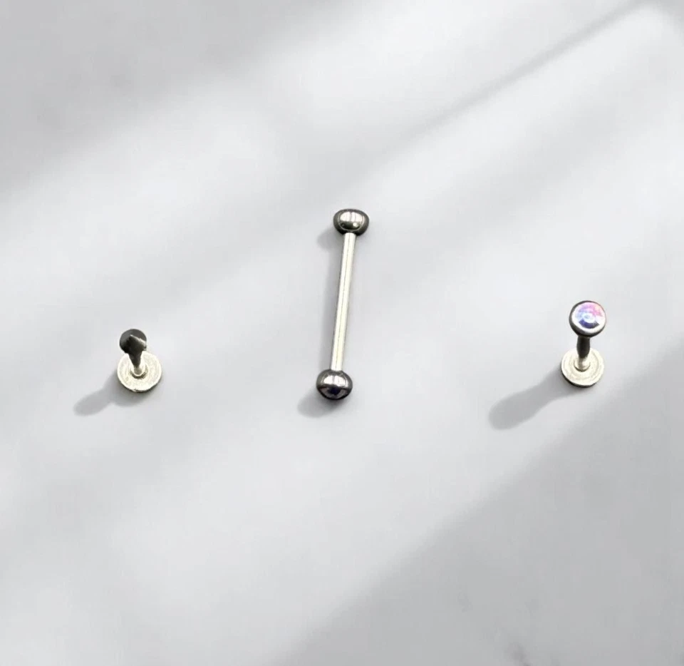 Tre Piercing da labbra e orecchio in Acciaio chirurgico diametro mm. 1,2 - Immagine 3 di 4