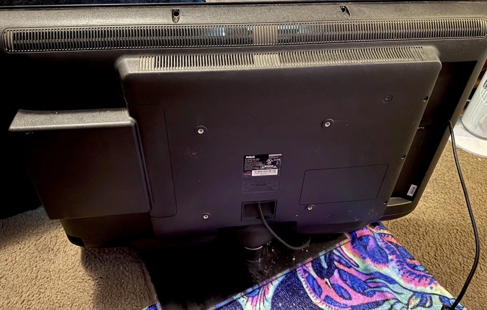 RCA 32" 1080i HD LCD Television Model# 32G30RQD BUILT IN DVD PLAYER WORKS TV - Image 4 of 4