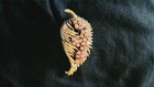 Vintage gold‑tone leaf design adorned w/pink Aurora Borealis rhinestones 50-60s — photo 3