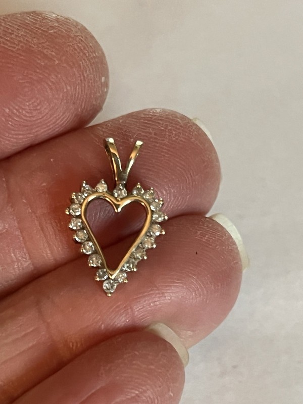 10k Yellow Gold Natural Diamonds Heart Charm Pendant