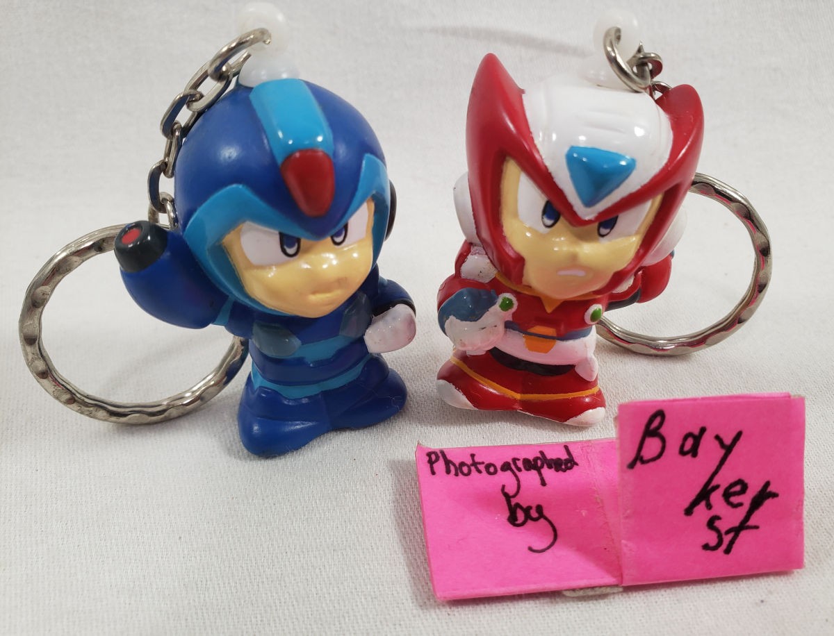 Official Capcom Mega Man X Zero Keychain Figure 1998 vintage key