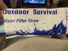 Słomka filtrująca wodę na zewnątrz survival