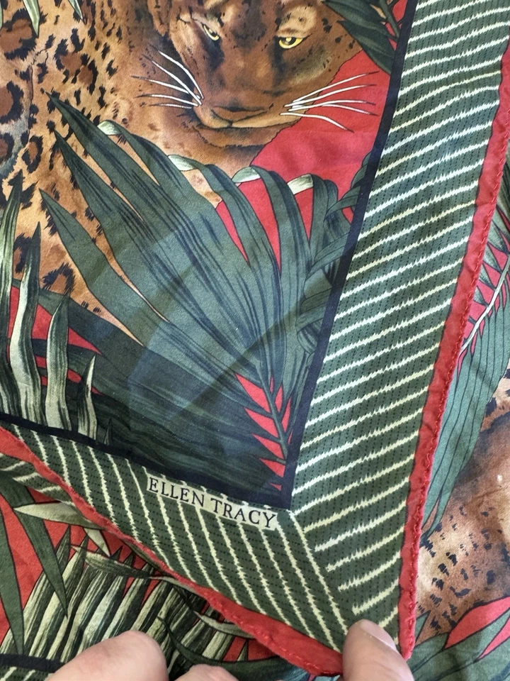 Lote de bufandas para mujer Ellen Tracy de seda roja con patrón de flores Foto 2 de 4