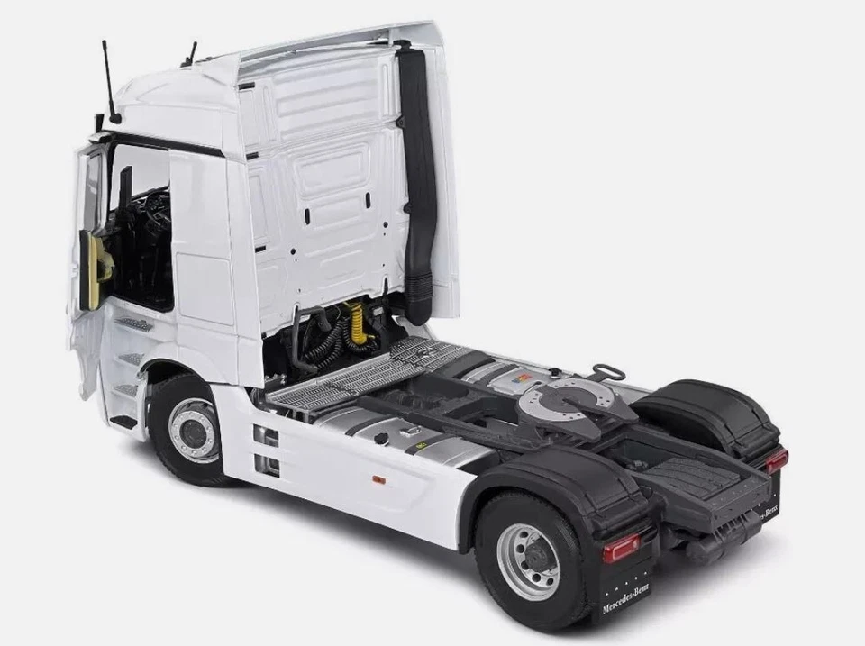 MERCEDES ACTROS L WHITE 2019 1:24 S2400203 SOLIDO - Immagine 3 di 3