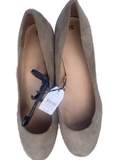 Ladies Beige Suede Shoes With Thick Heel 2 In New With Tags No Box Round Toe.