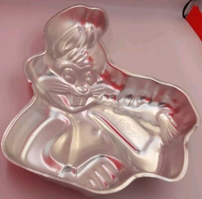 Wilton Vintage BUGS BUNNY With Carrot Cake Pan