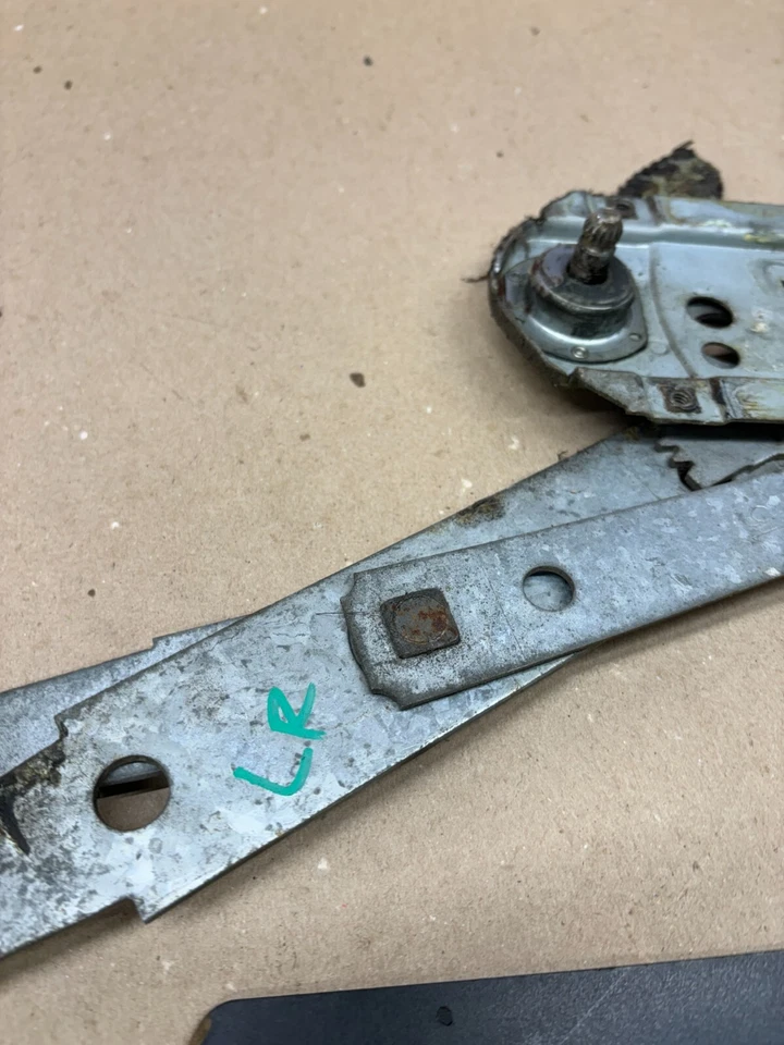 1964-1967 Oldsmobile Cutlass F-85 Vista Cruiser 4dr left rear window regulator - Image 3 of 4