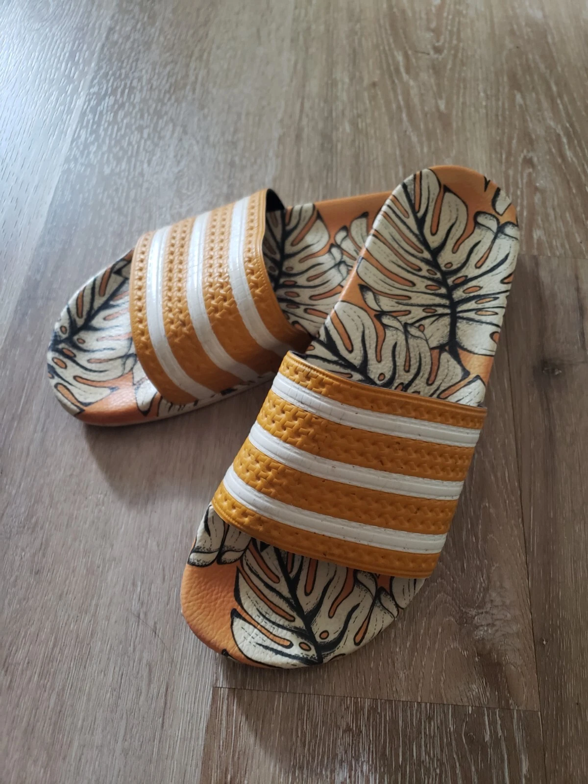 Sandali da donna 10 Adidas gialli foglia di banana fattoria slides