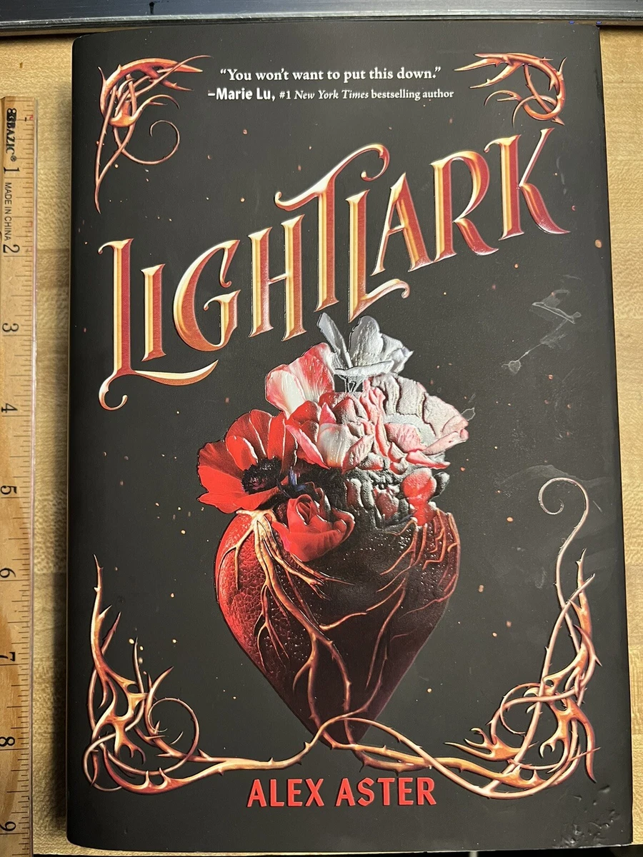 The Lightlark Saga Lightlark (the Lightlark Saga Book 1)