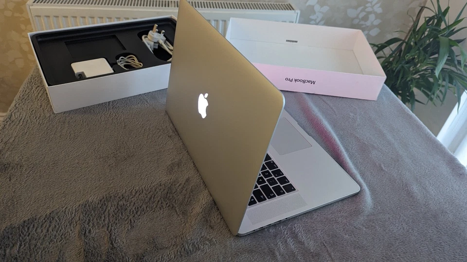  Apple MacBook Pro 15in i7 Quad 2.3GHz - 1 TB SSD/16GB -Nvidia GT 750M- ME294B/A - Image 4 of 4