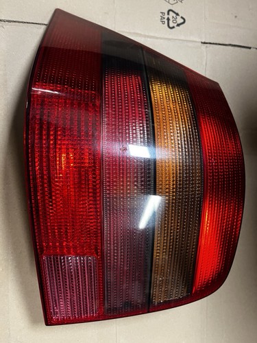 VW Golf 4 IV Dunkle Variante Gti Rücklicht Rückleuchte links VW Original Hella