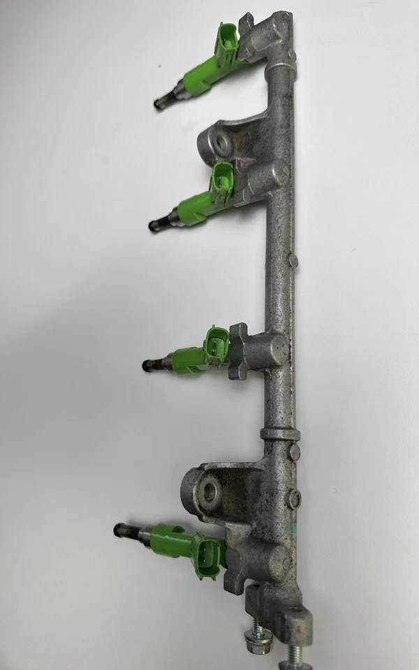 Toyota Camry 2008-2011 motor 2,4 L riel de combustible con inyectores Foto 3 de 4