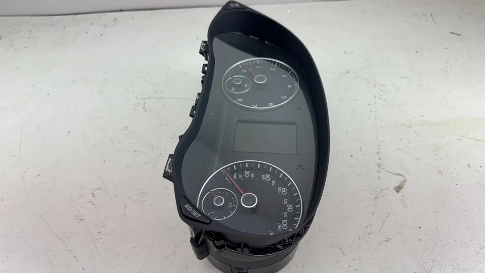 13-17 VOLKSWAGEN PASSAT INSTRUMENT CLUSTER SPEEDOMETER 561920960D OEM 107K - Image 2 of 4