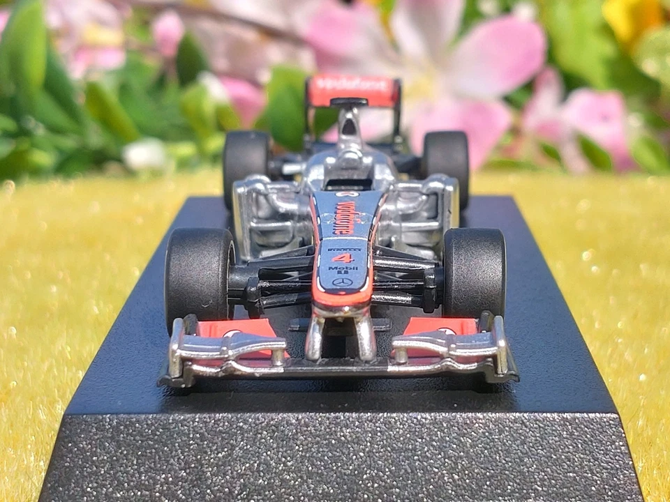 McLaren Mercedes / MP4-26 / Nº4 J.Button / Ganador 2011 / Diecast 1/64 / Kyosho Foto 4 de 4