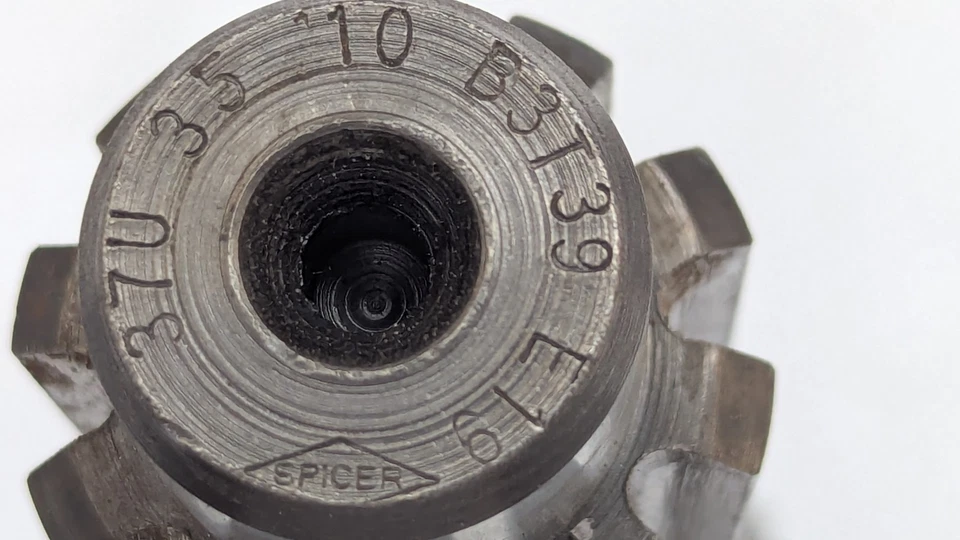 37-35-10 International Input Shaft 22 Tooth 1 1/2 x 10 Spline T698 T699 NEW - Image 2 of 4