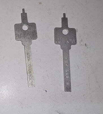 Vintage Arrow Emerg Key Lot of 2