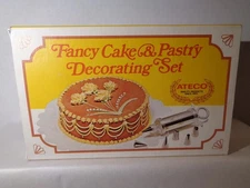 VINTAGE ATECO FANCY CAKE AND PASTRY DECORATING SET- NEW STILL  SEALED IN BOX.!