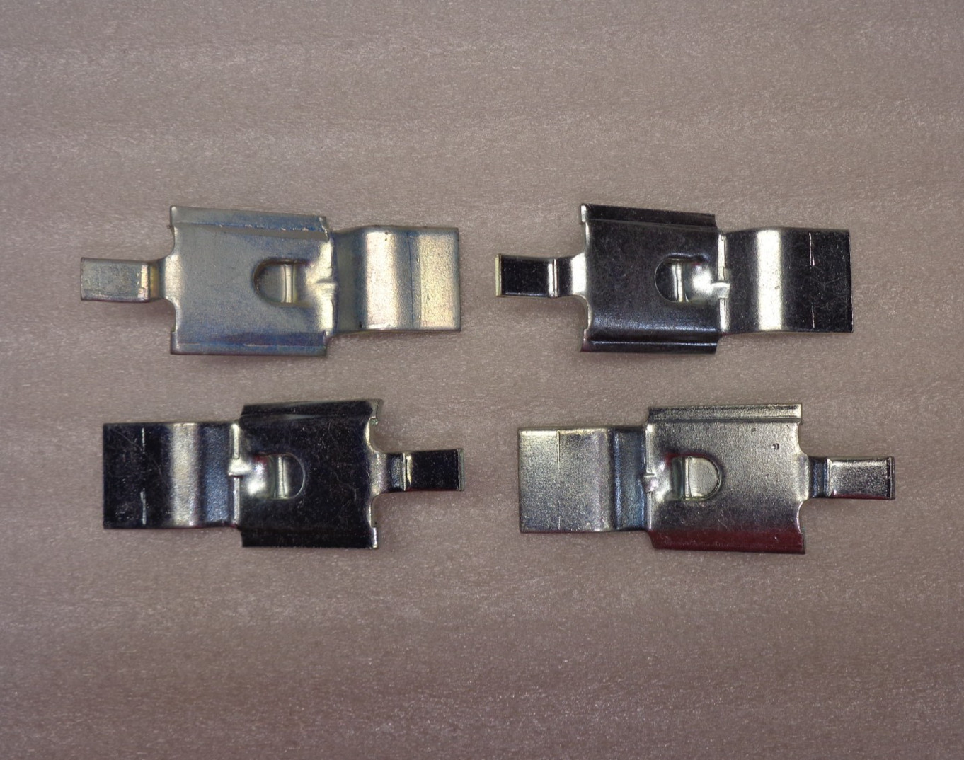 EDSAL HEAVY DUTY SHELVING CLIPS SET OF 4 EACH NEW