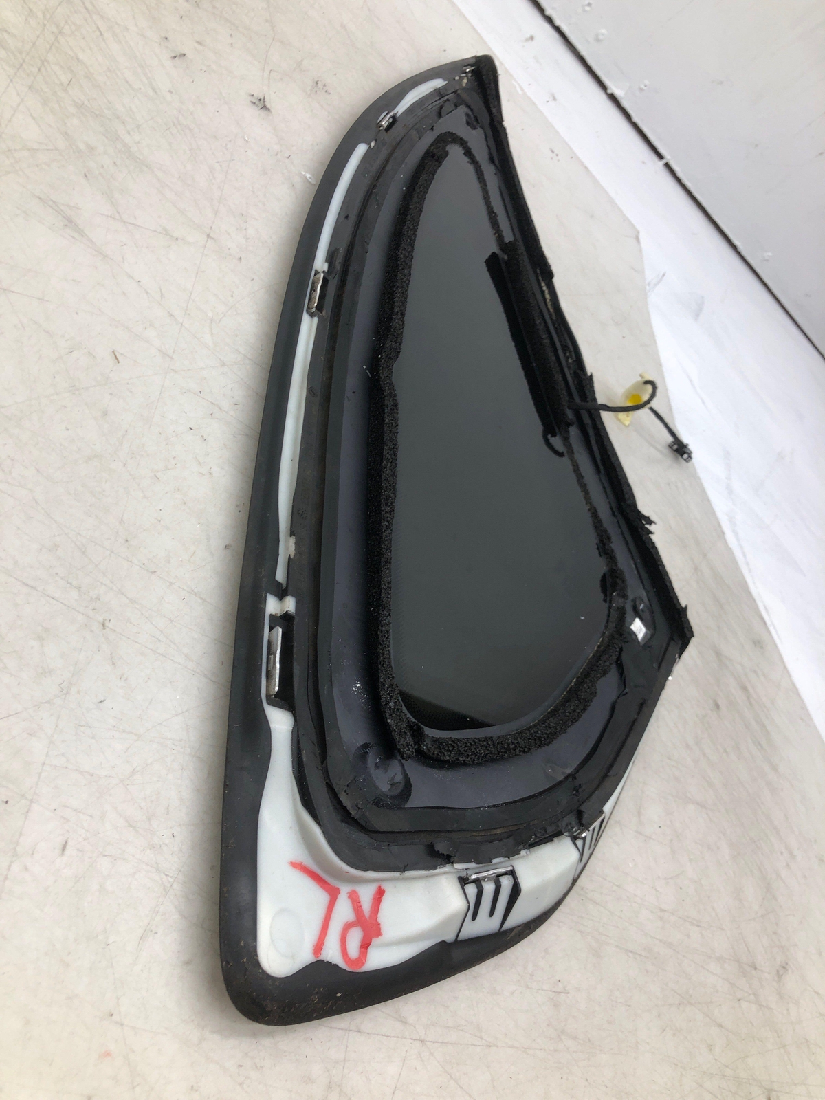 2016-2020 BENTLEY BENTAYGA REAR LEFT DRIVER SIDE QUARTER GLASS WINDOW 36A845297S