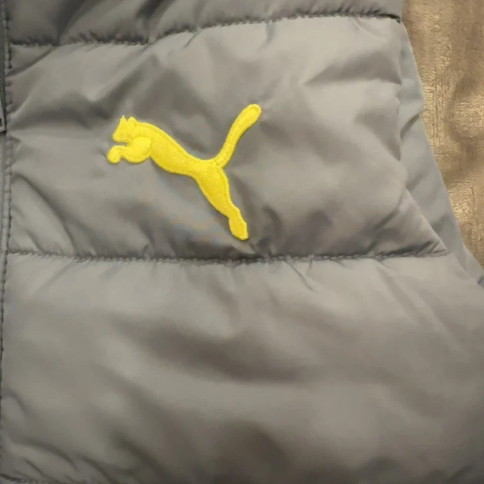 Chaleco acolchado Puma niños talla S 7/8 ropa exterior juvenil gris y neón logotipo de Puma Foto 2 de 4