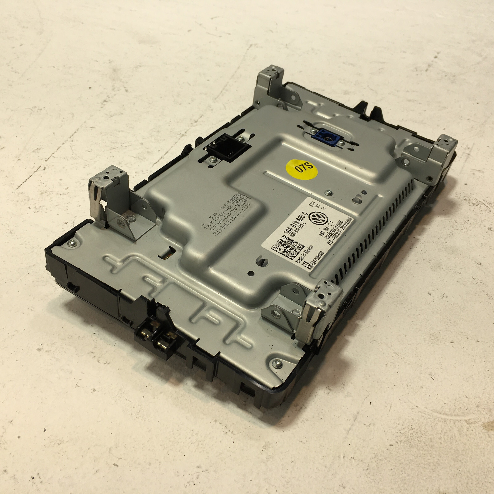 2018 - 2023 VOLKSWAGEN ATLAS DASH RADIO MEDIA DISPLAY SCREEN MONITOR OEM