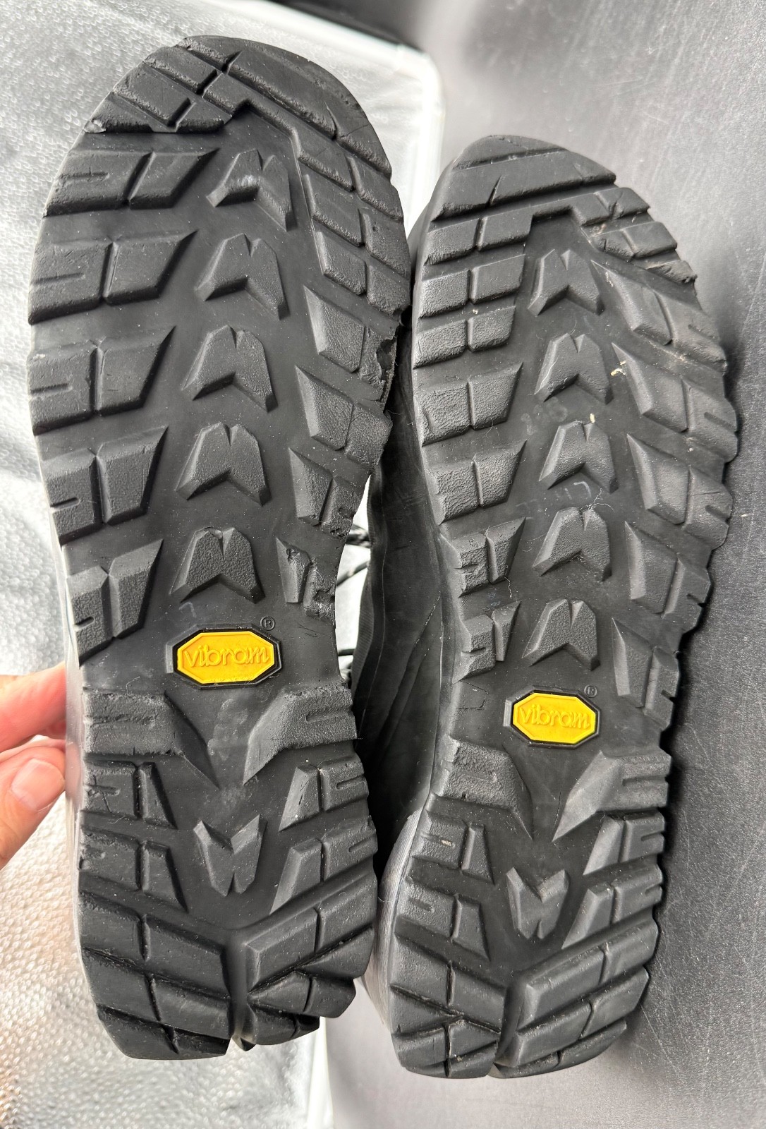 Arc’teryx Bora Mid GTX GORE-TEX Hiking Boots Size 10 US 9.5 UK  Men’s Black Gray thumbnail 6