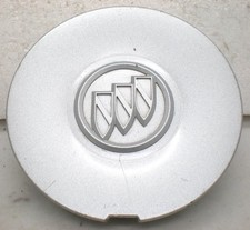 05 - 08 Buick Lacrosse Allure Factory Painted Silver Oem Center Cap Pn 9595039 05 - 08 Buick Lacrosse Allure Factory Painted Silver Oem Center Cap Pn 9595039