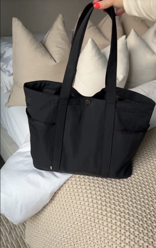 Lululemon Daily Tote Bag Black NWT – Multi Pocket Gym Yoga Travel Shoulder Bag - Image 2 of 4