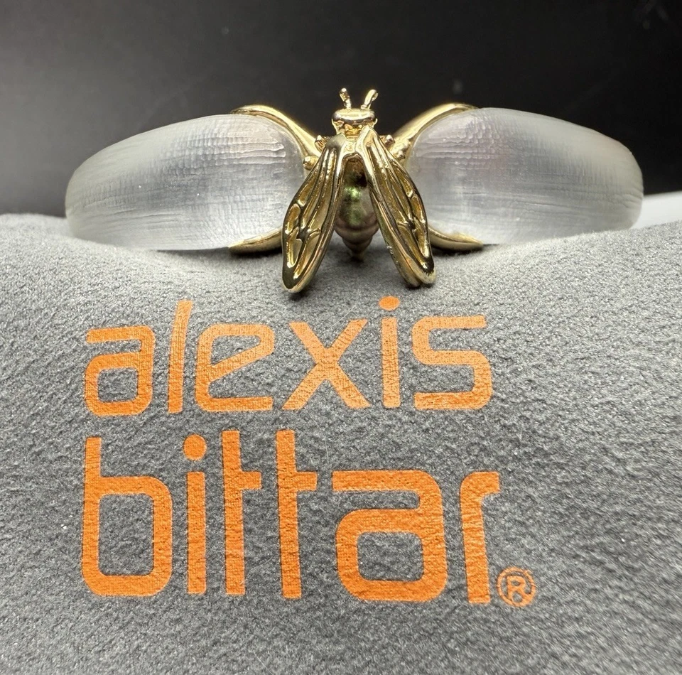 "Brazalete con bisagras Alexis Bittar tallado en abeja lucita blanco con tono dorado 6,75"""