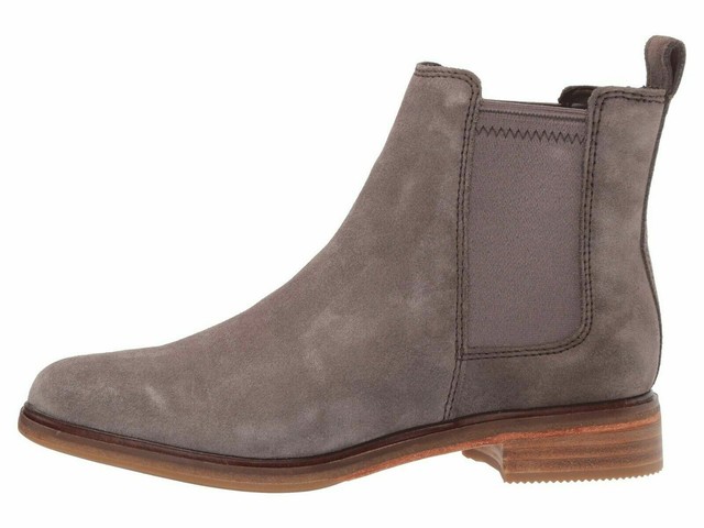 clarkdale arlo taupe suede