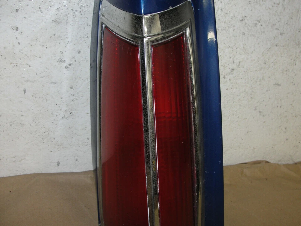 OEM 77 Ford LTD II LUZ TRASERA IZQUIERDA LADO DEL CONDUCTOR LENTE CUARTO PANEL EXTENSIÓN MOLDURA Foto 3 de 4