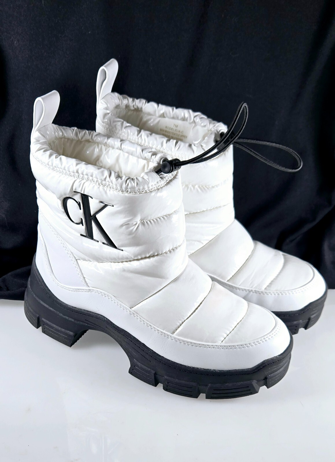 Calvin Klein Women's Size 7M Delicia White Puffer Winter Boots Mid-Ankle