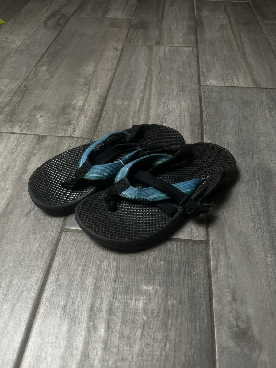 ?Chaco Sandals Womens Size 6 Blue & Black Pattern Zong  display picture 3