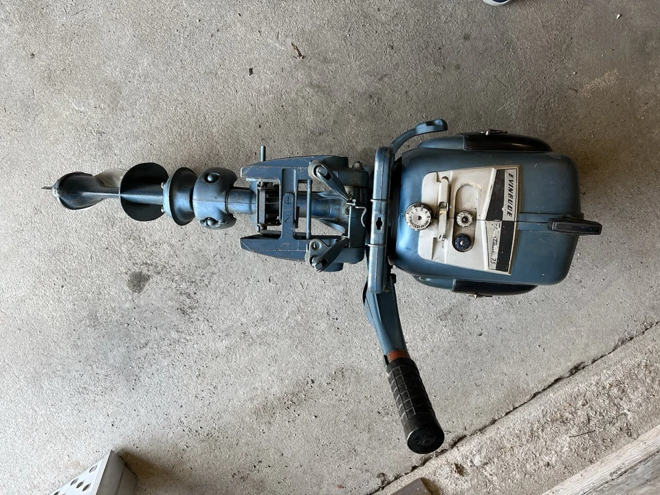 Used Outboard boat motor Evinrude 7.5 horse power serial 7520-16864 - Image 3 of 4