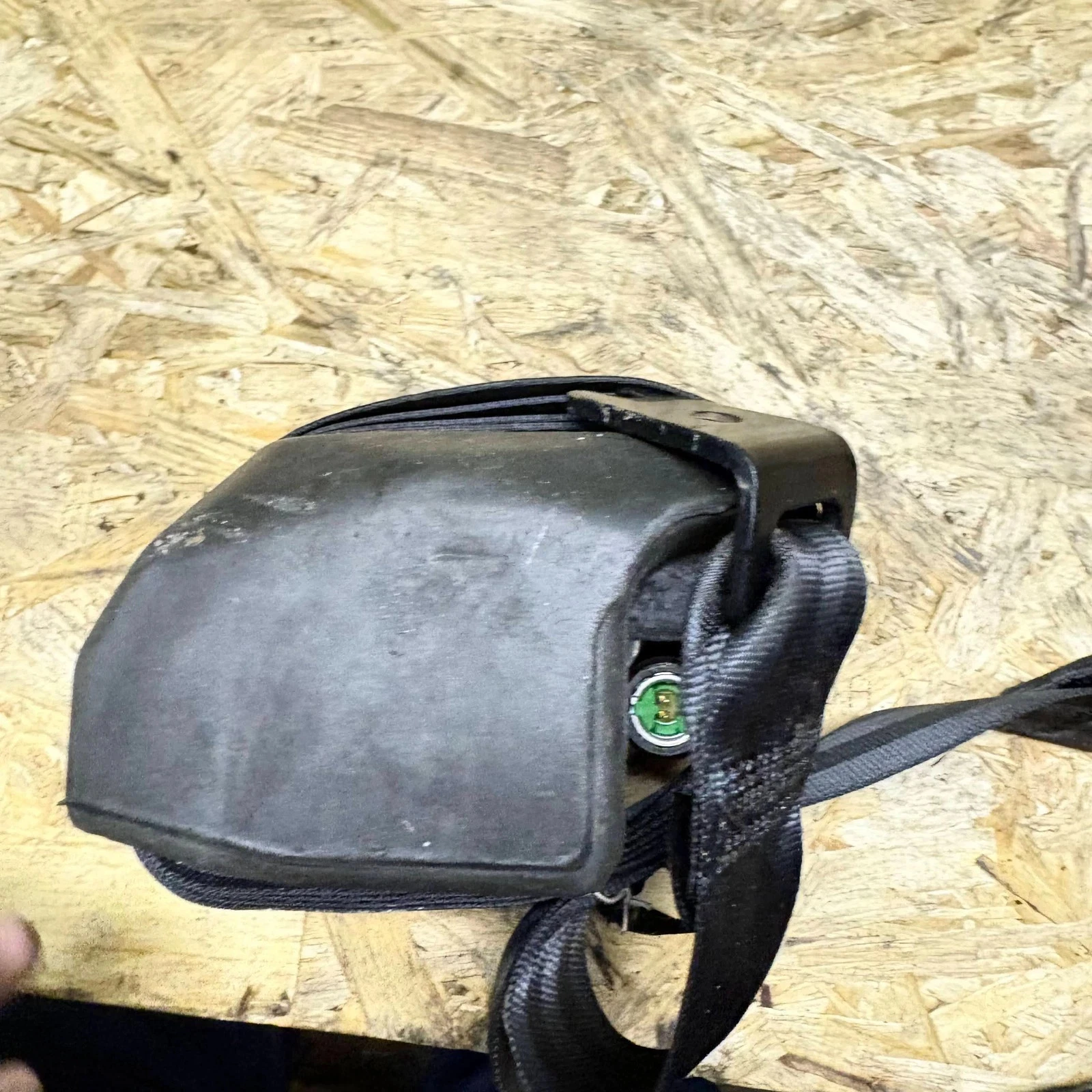 Volvo V40 seat belt electrical connector and mounting detail