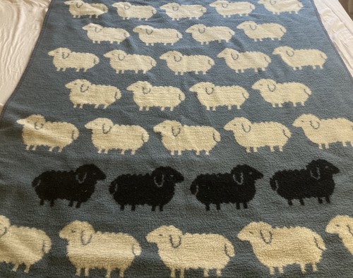 Vuteks Vukovar Crown Crafts Sheep Blanket Reversible Blue White Vintage 80x60