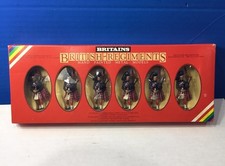 Britains 7241 Set of 6 Scots Guards Pipers. Hand painted. New In Box