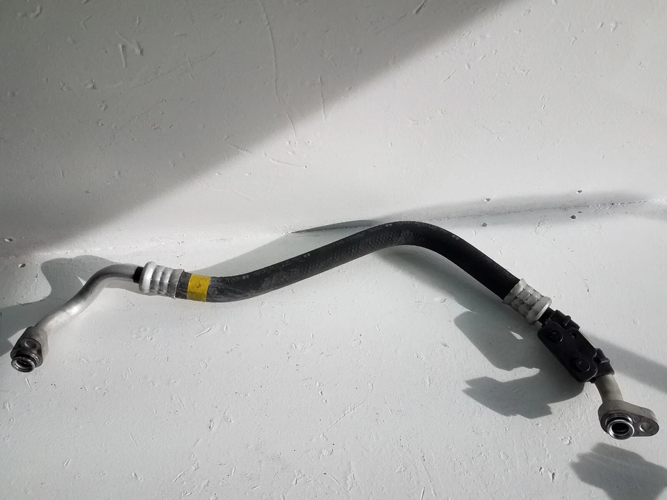 Manguera aire acondicionado Toyota Mirai 2021-2023 (M143) Foto 2 de 2