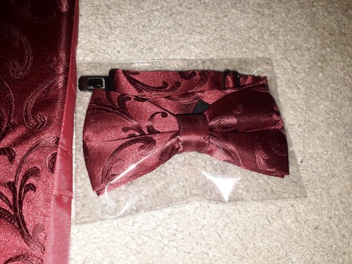 *NEW* Dark Red Boys Waistcoat and Bow Tie Set (2-3 years) - Picture 4 of 7