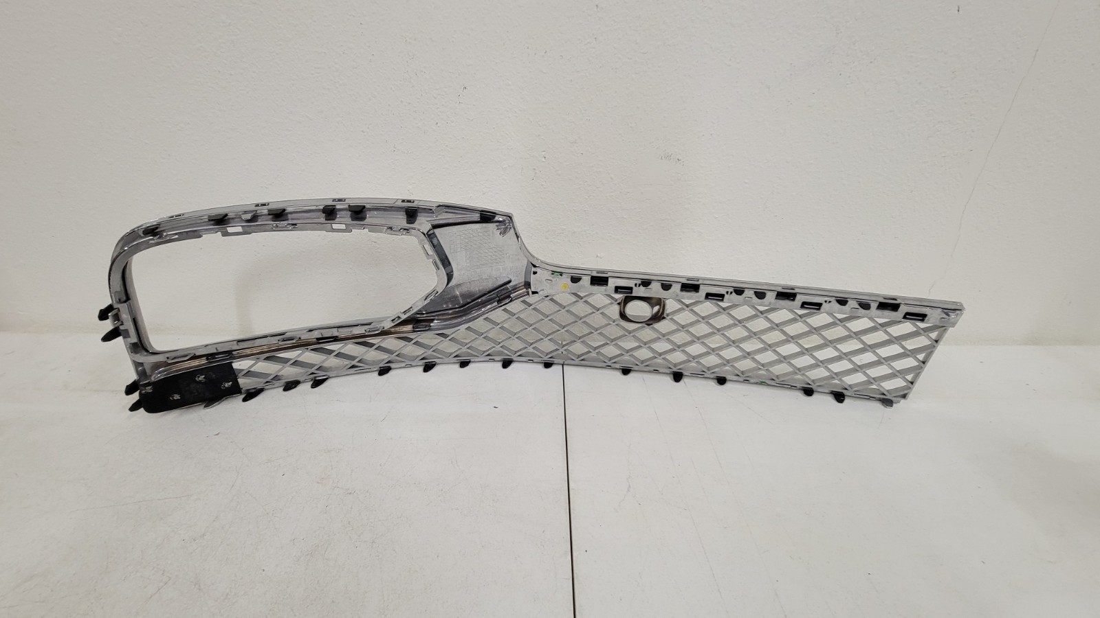 2020 2021 2022 BENTLEY FLYING SPUR LEFT SIDE BUMPER GRILLE OEM 3SE 807 683A