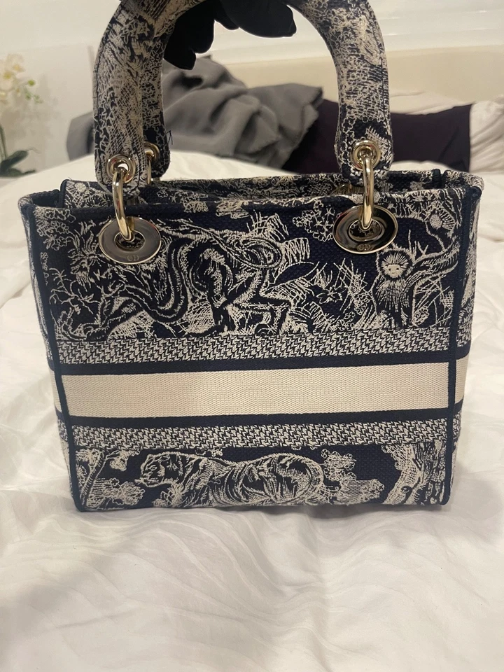 Medium Lady D-Lite Bag Blue Toile de Jouy Reverse Embroidery - Image 2 of 4