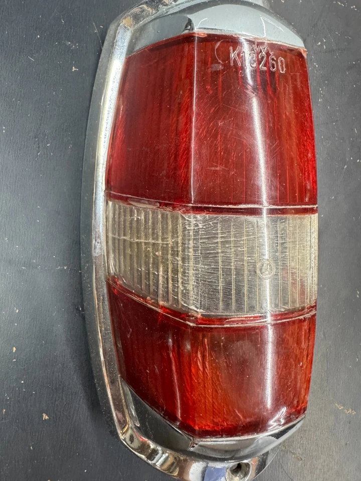 MERCEDES BENZ 190 SL / LANTERNA TRASEIRA / 1960-61-1962 - Imagem 2 de 4