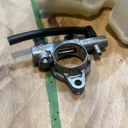 Makita DUC254 oil tank & oil pump 140A75-4 142857-4 chainsaw parts - Picture 10 of 10