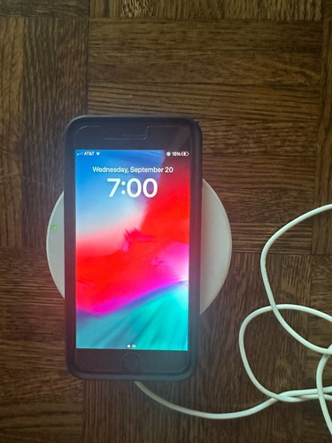 Belkin BOOST UP 7.5W Wireless Charging Pad - Zdjęcie 2 z 4