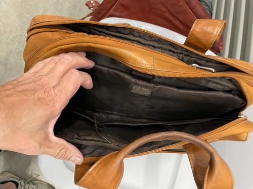 Kenneth Cole Reaction brown leather flap over messenger bag - Picture 7 of 11