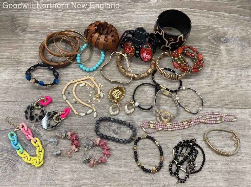 Boho Costume Jewelry Lot w. Necklaces Pendant Bracelets Earrings Bangles