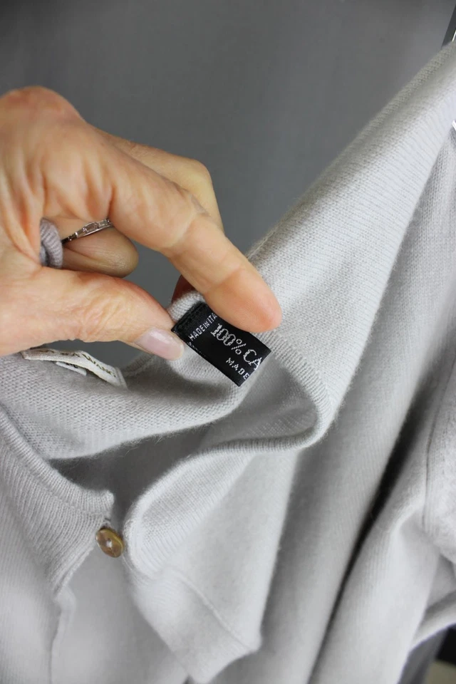 Suéter cardigã feminino Vera Wang cinza 100% cashmere acabamento de pele manga longa M - Imagem 4 de 4