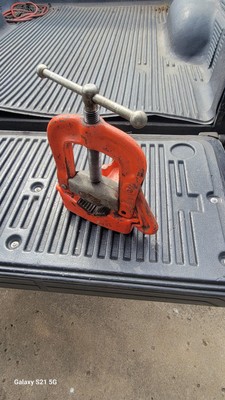 RIDGID Tools USA ~ 25 Bench Yoke Pipe Vise ~ 1/8'' to 4''