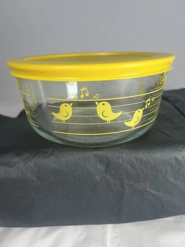 pyrex 4 Cup Storage Bowl, Lid Yellow Musical Birds W/ Notes Excellent Condition